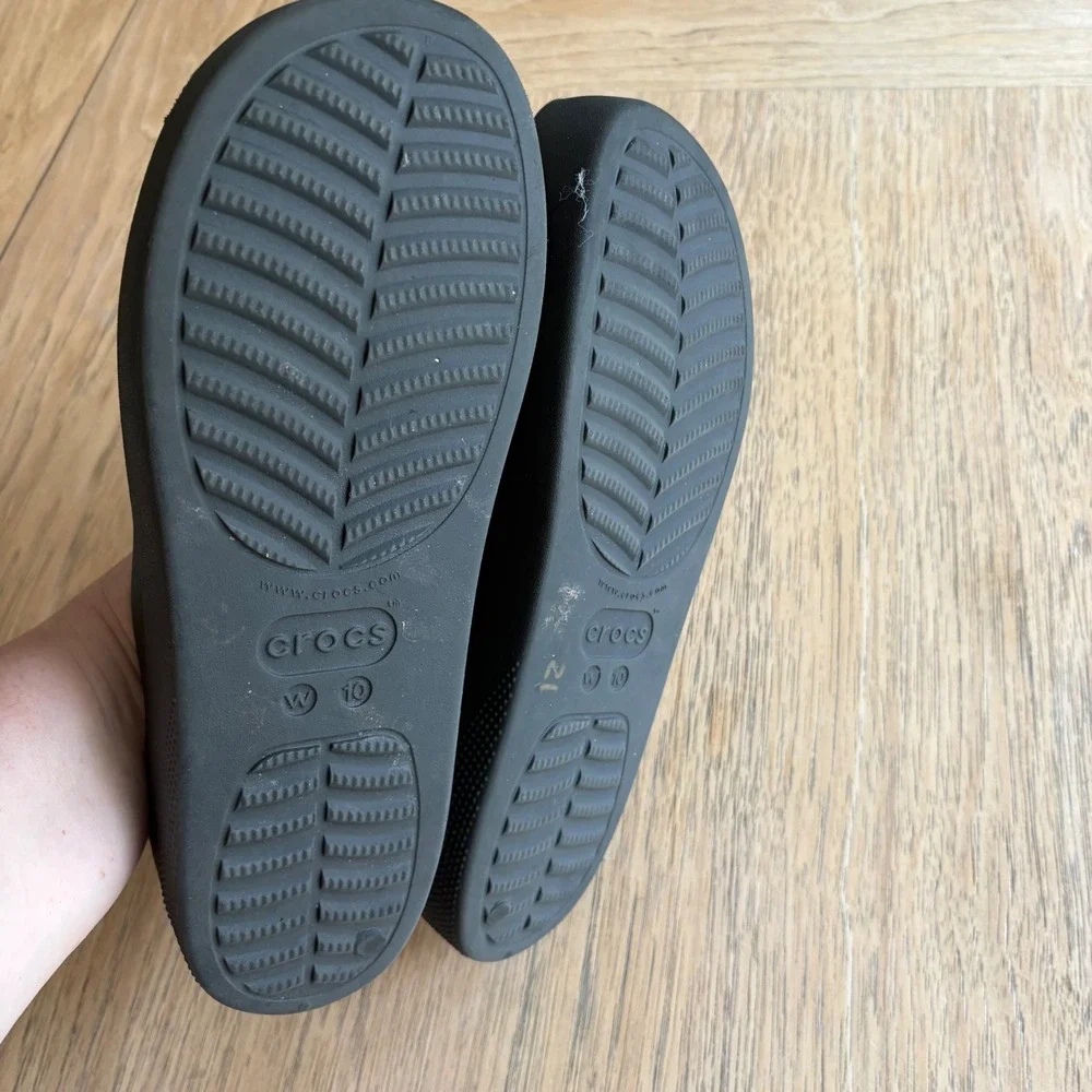 CROCS excellent barely